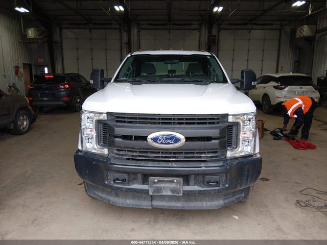 Ford F-350 Chassis Xl 2019 1FD8X3F65KEG57101 Image 13