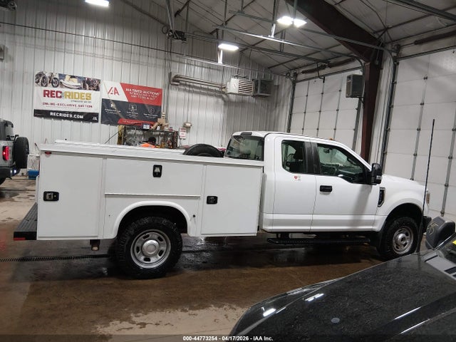Ford F-350 Chassis Xl 2019 1FD8X3F65KEG57101 Image 14