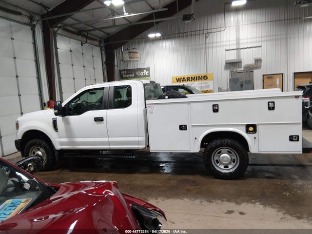 Ford F-350 Chassis Xl 2019 1FD8X3F65KEG57101 Image 15