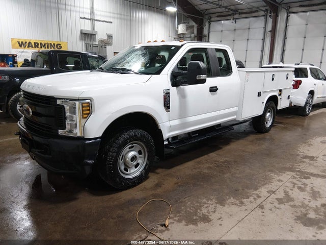 Ford F-350 Chassis Xl 2019 1FD8X3F65KEG57101 Image 2