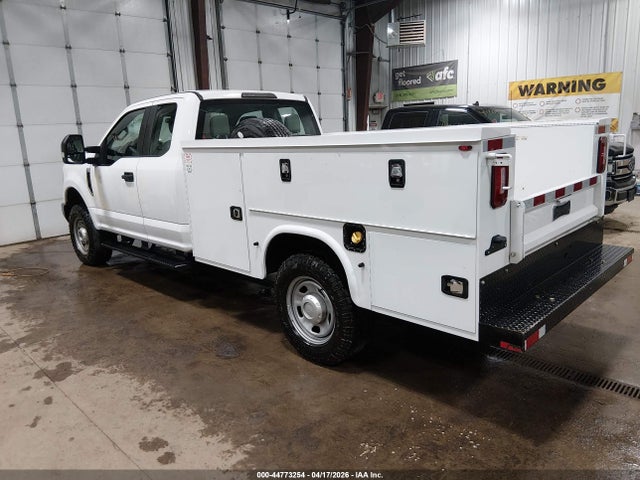 Ford F-350 Chassis Xl 2019 1FD8X3F65KEG57101 Image 3