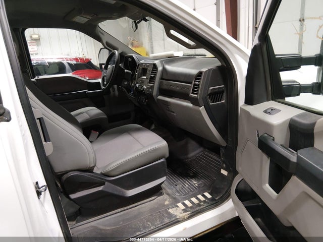 Ford F-350 Chassis Xl 2019 1FD8X3F65KEG57101 Image 5