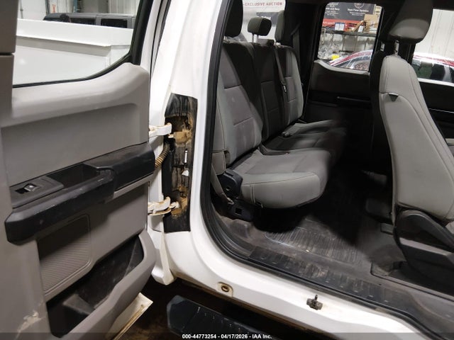 Ford F-350 Chassis Xl 2019 1FD8X3F65KEG57101 Image 8