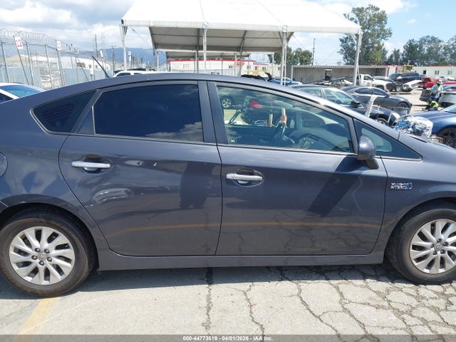 Toyota Prius Plug-in Advanced 2014 JTDKN3DPXE3057573 Image 13