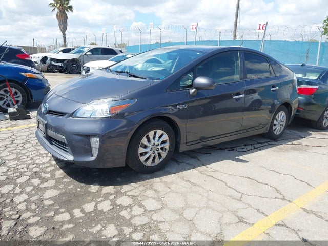 Toyota Prius Plug-in Advanced 2014 JTDKN3DPXE3057573 Image 2