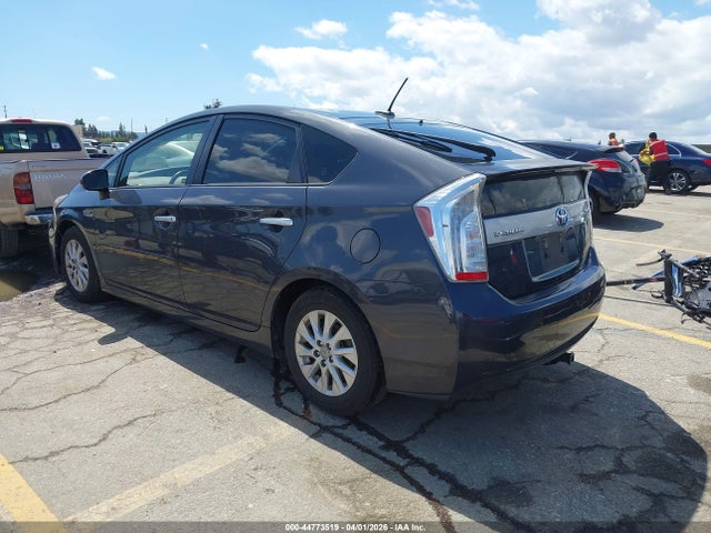 Toyota Prius Plug-in Advanced 2014 JTDKN3DPXE3057573 Image 3
