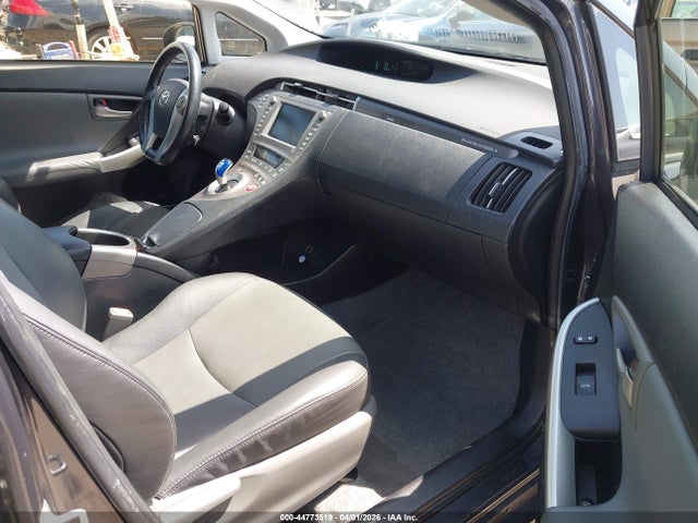 Toyota Prius Plug-in Advanced 2014 JTDKN3DPXE3057573 Image 5