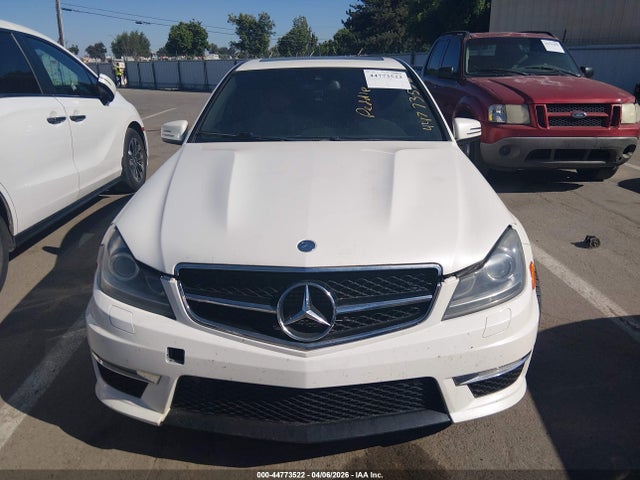 2012 Mercedes-benz C 63 Amg მანქანა იყიდება აუქციონზე, vin: WDDGF7HB7CA679619, აუქციონის ნომერი: 44773522