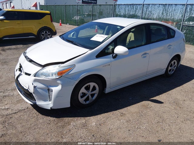 Toyota Prius Two 2014 JTDKN3DU8E1758033 Image 2