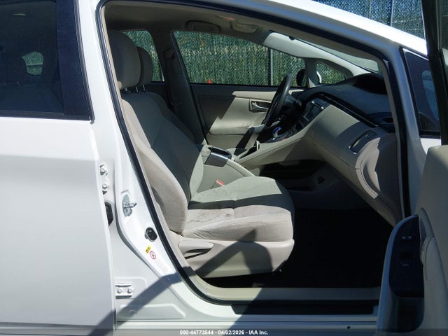 Toyota Prius Two 2014 JTDKN3DU8E1758033 Image 5