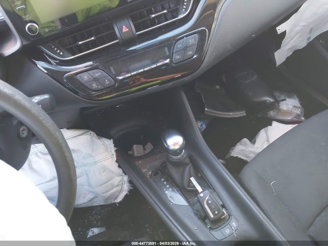 JTNKHMBX5L1074527 Toyota C-HR LE
