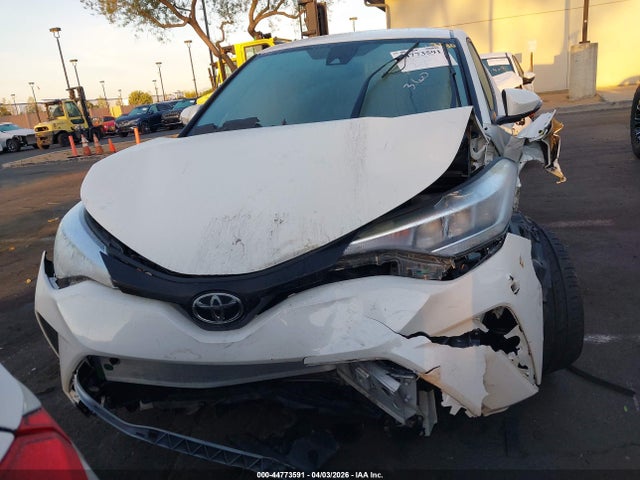 JTNKHMBX5L1074527 Toyota C-HR LE