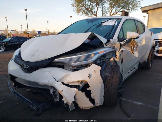 JTNKHMBX5L1074527 Toyota C-HR LE