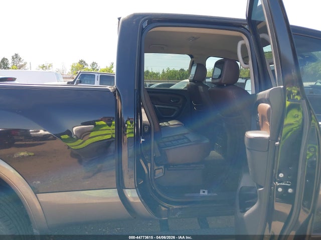 44773615 :رقم المزاد ، 1N6BA1F46JN539018 vin ، 2018 Nissan Titan Xd Platinum Reserve Diesel مزاد بيع
