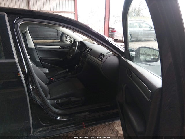 2014 Volkswagen Passat 1.8t S მანქანა იყიდება აუქციონზე, vin: 1VWAS7A31EC096420, აუქციონის ნომერი: 44773619