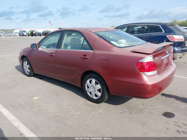 2005 TOYOTA CAMRY 4T1BE32K75U393338 Photo 2