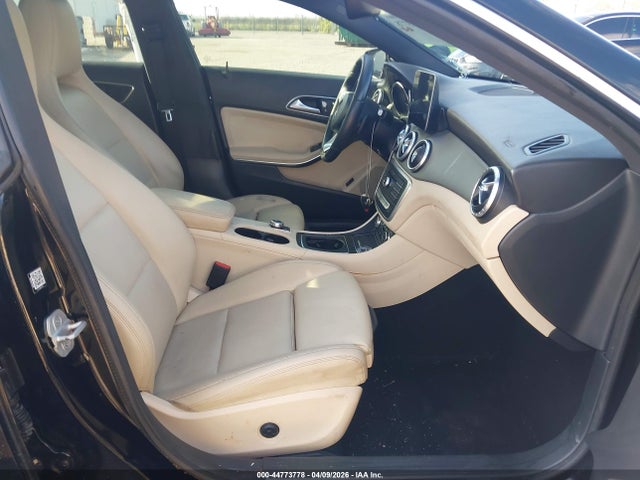 44773778 :رقم المزاد ، WDDSJ4EB9JN563937 vin ، 2018 Mercedes-benz Cla 250 مزاد بيع