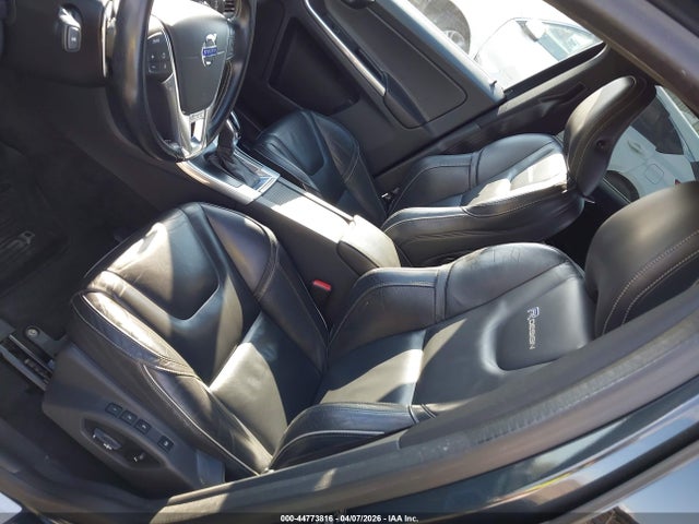 YV4902DZ2E2545931 Volvo Xc60 T6 R-design Platinum