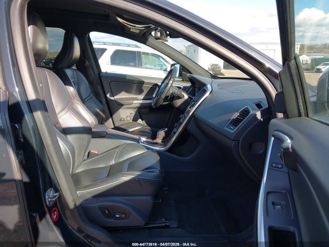 YV4902DZ2E2545931 Volvo Xc60 T6 R-design Platinum