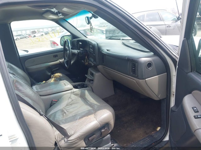 2001 CHEVROLET SUBURBAN 1500 1GNFK16T71J281244 Photo 4