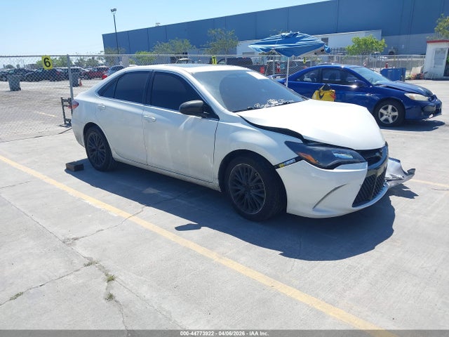 44773922 :رقم المزاد ، 4T1BF1FK5GU247325 vin ، 2016 Toyota Camry Se مزاد بيع