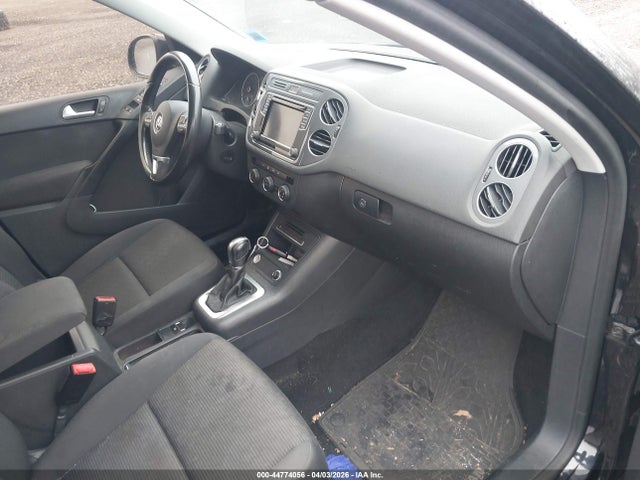 44774056 :رقم المزاد ، WVGBV7AX3HK043984 vin ، 2017 Volkswagen Tiguan 2.0t/2.0t S مزاد بيع