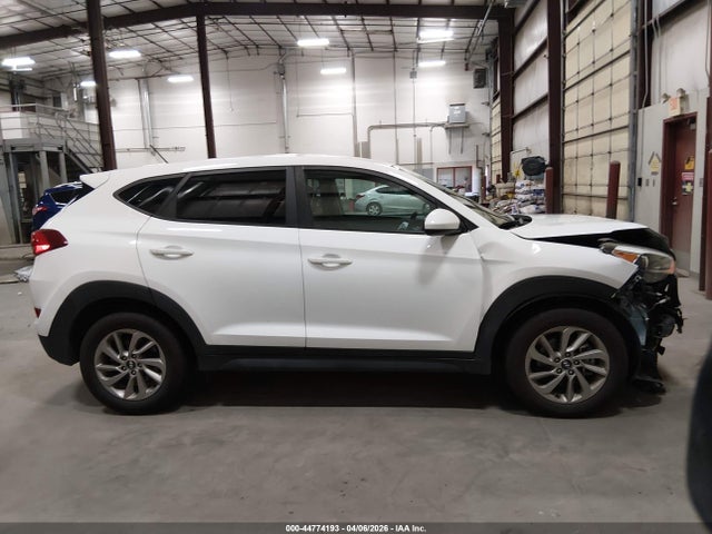 KM8J2CA42JU765167 Hyundai TUCSON SE