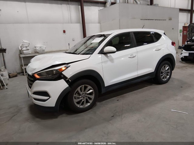 Hyundai TUCSON SE 2018 KM8J2CA42JU765167 Image 2