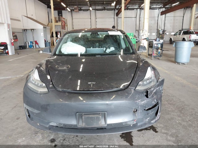 2018 Tesla Model 3 Long Range/mid Range მანქანა იყიდება აუქციონზე, vin: 5YJ3E1EA1JF006866, აუქციონის ნომერი: 44774207