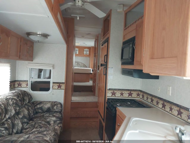 44774214 :رقم المزاد ، 4X4FSEF284A027600 vin ، 2004 Forest River Fifth Wheel Series M مزاد بيع
