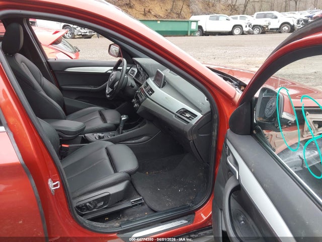 2018 BMW X1 WBXHT3C39J5K23484 Photo 4