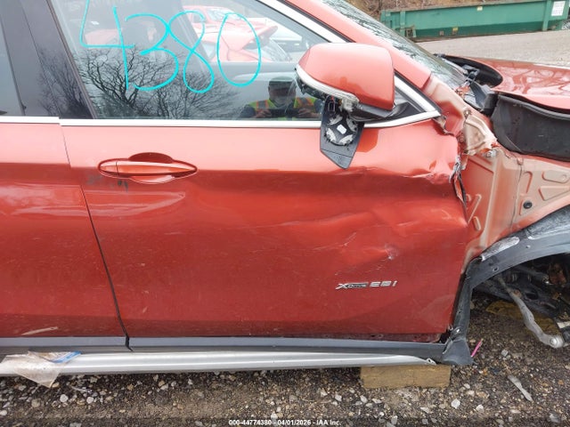 2018 BMW X1 WBXHT3C39J5K23484 Photo 5