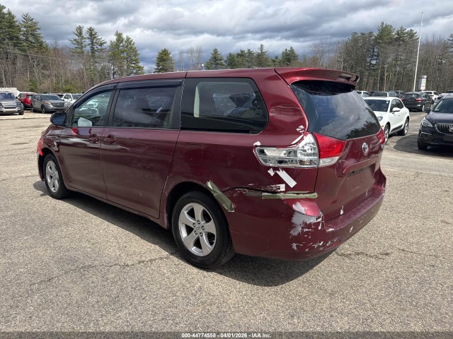 2012 TOYOTA SIENNA 5TDZK3DC2CS206784 Photo 2