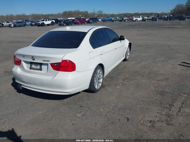 44774565 :رقم المزاد ، WBAPK5C55BA662194 vin ، 2011 Bmw 328i Xdrive مزاد بيع