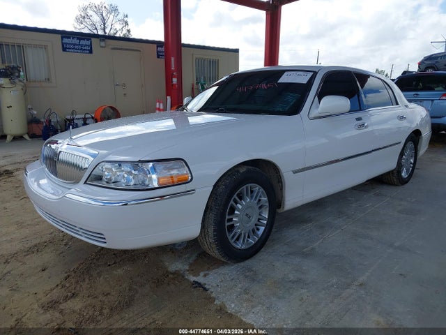 2009 LINCOLN TOWN CAR 2LNHM82V59X636700 Photo 1