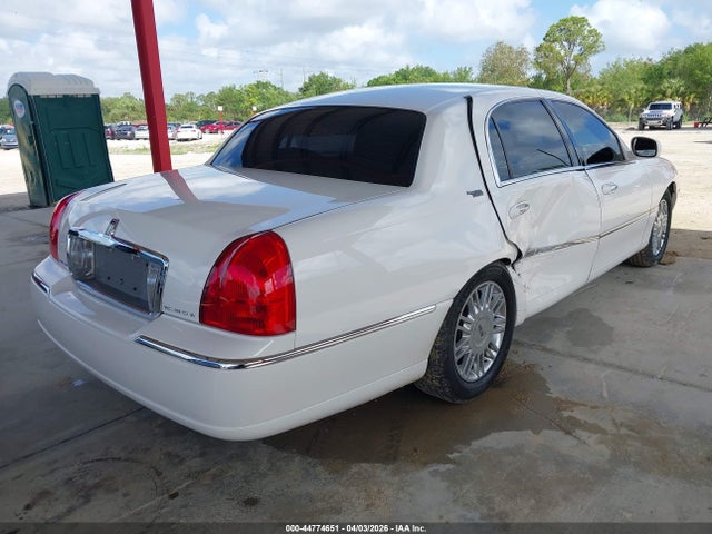 2009 LINCOLN TOWN CAR 2LNHM82V59X636700 Photo 3