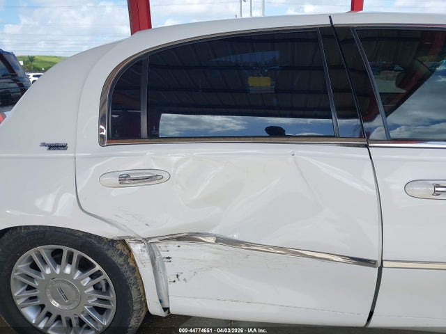 2009 LINCOLN TOWN CAR 2LNHM82V59X636700 Photo 5