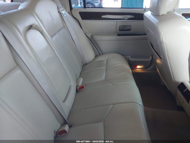 2009 LINCOLN TOWN CAR 2LNHM82V59X636700 Photo 7