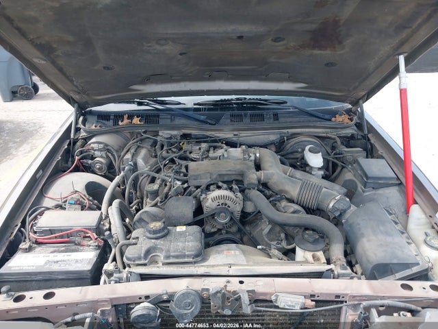 44774653 :رقم المزاد ، 2MEFM74W64X689716 vin ، 2004 Mercury Grand Marquis Gs مزاد بيع