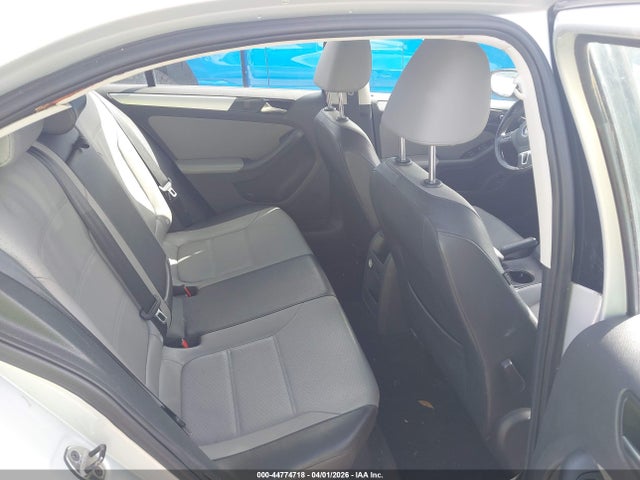 44774718 :رقم المزاد ، 3VW637AJ4DM231176 vin ، 2013 Volkswagen Jetta Hybrid Sel مزاد بيع