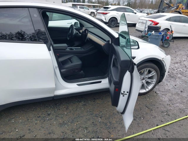 Продажа на аукционе авто 2022 Tesla Model Y Long Range Dual Motor All-wheel Drive, vin: 7SAYGDEE3NF363009, номер лота: 44774753