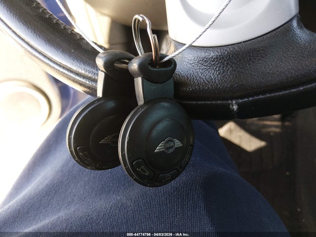 2010 MINI COOPER S WMWMF7C50ATZ73201 Photo 10