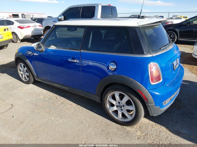 2010 MINI COOPER S WMWMF7C50ATZ73201 Photo 2