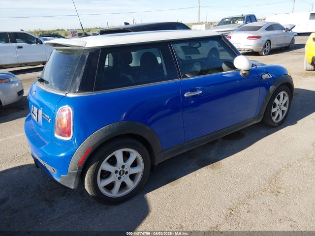 2010 MINI COOPER S WMWMF7C50ATZ73201 Photo 3