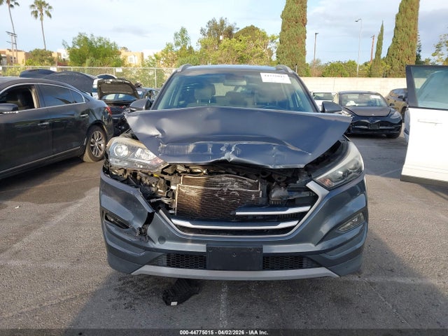 KM8J33A2XHU518274 Hyundai Tucson Sport
