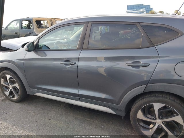 KM8J33A2XHU518274 Hyundai Tucson Sport
