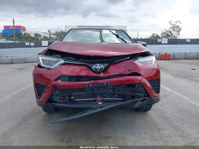 Toyota RAV4 LE 2018 JTMZFREV6JD111841 Image 13