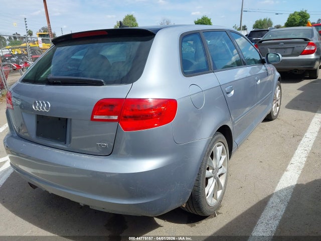 2012 AUDI A3 WAUBJAFM7CA138779 Photo 3
