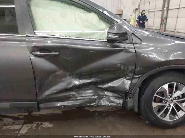 44775169 :رقم المزاد ، JTMRJREV9JD231213 vin ، 2018 Toyota Rav4 Hybrid Xle مزاد بيع