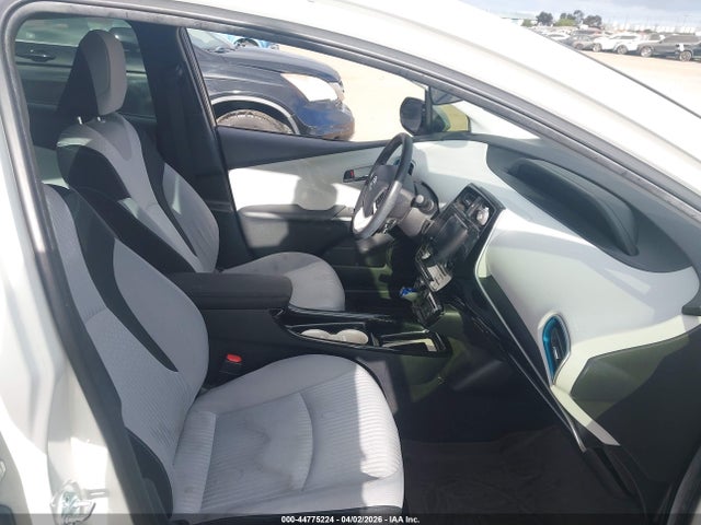 JTDKARFU9H3048434 Toyota Prius Three